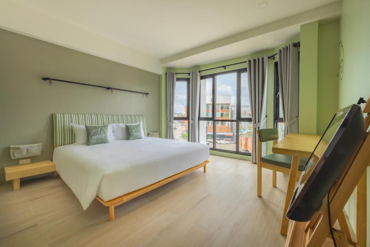 Chamemon Bed Phuket Town Hotel Exterior photo