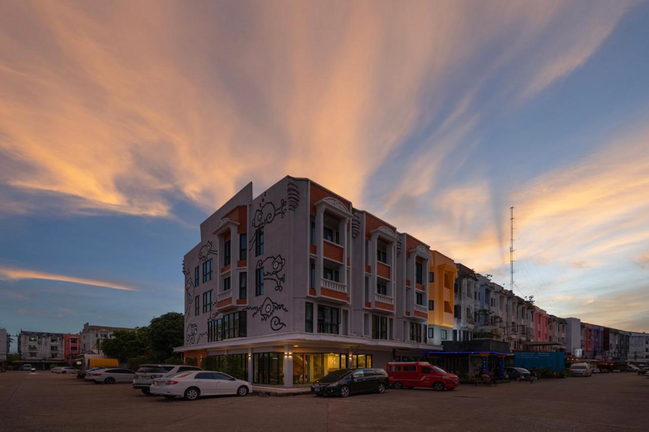 Chamemon Bed Phuket Town Hotel Exterior photo