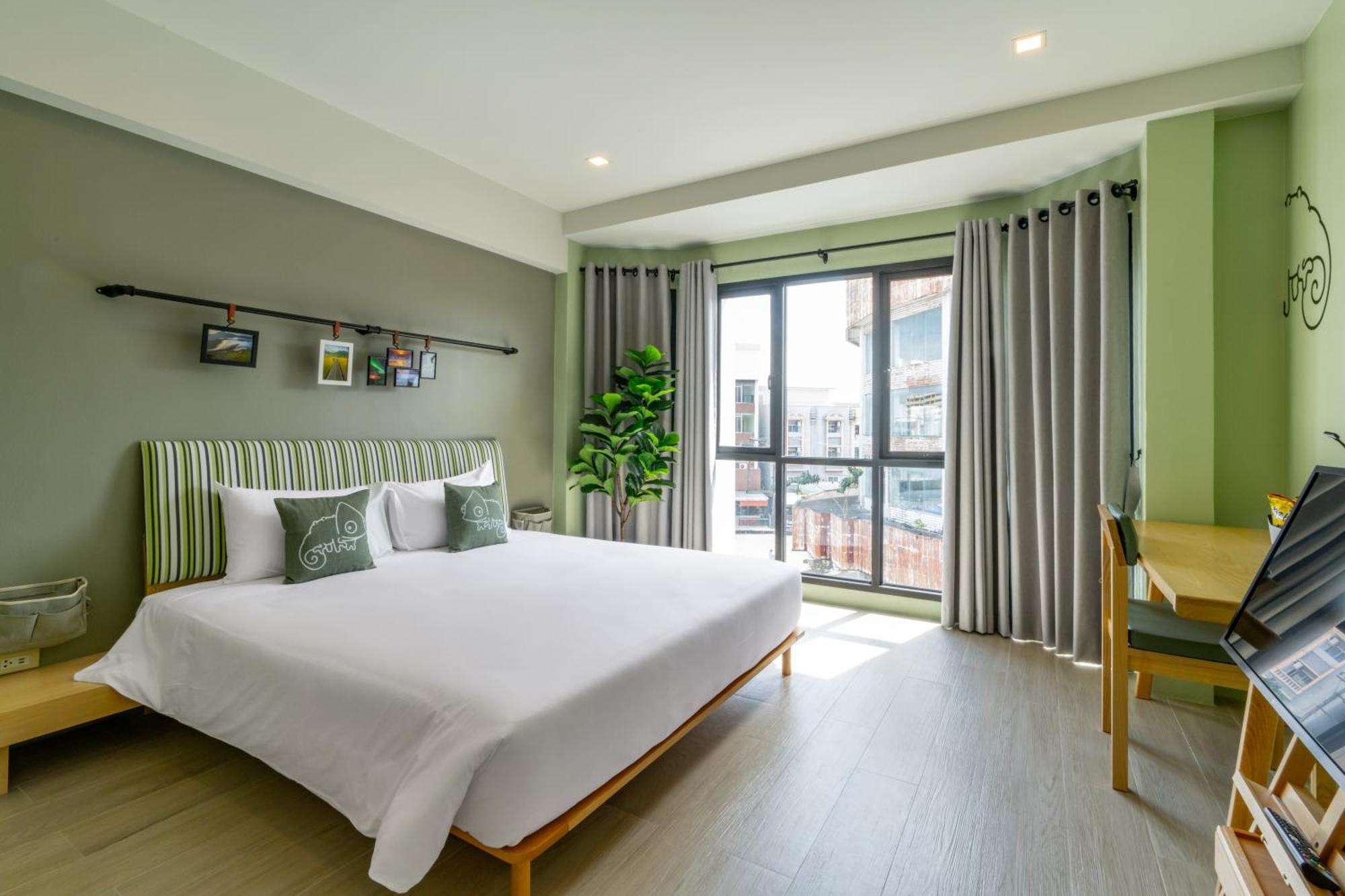 Chamemon Bed Phuket Town Hotel Exterior photo