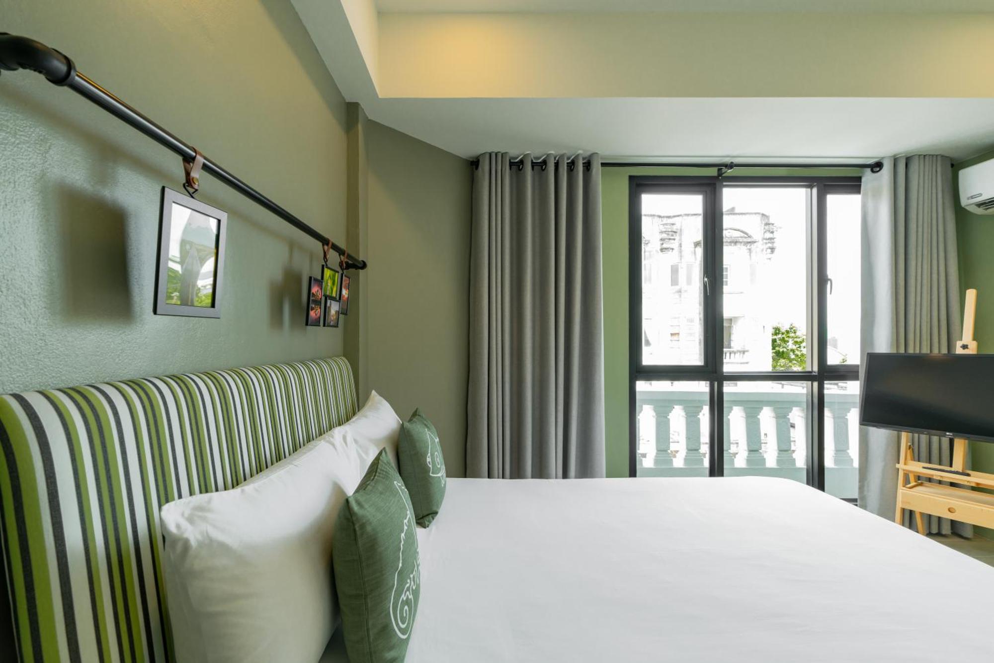Chamemon Bed Phuket Town Hotel Exterior photo
