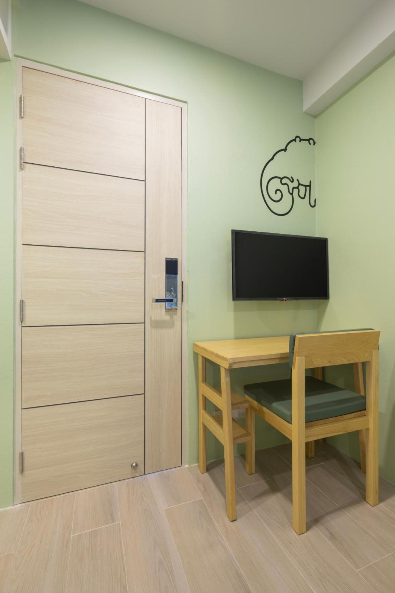 Chamemon Bed Phuket Town Hotel Exterior photo
